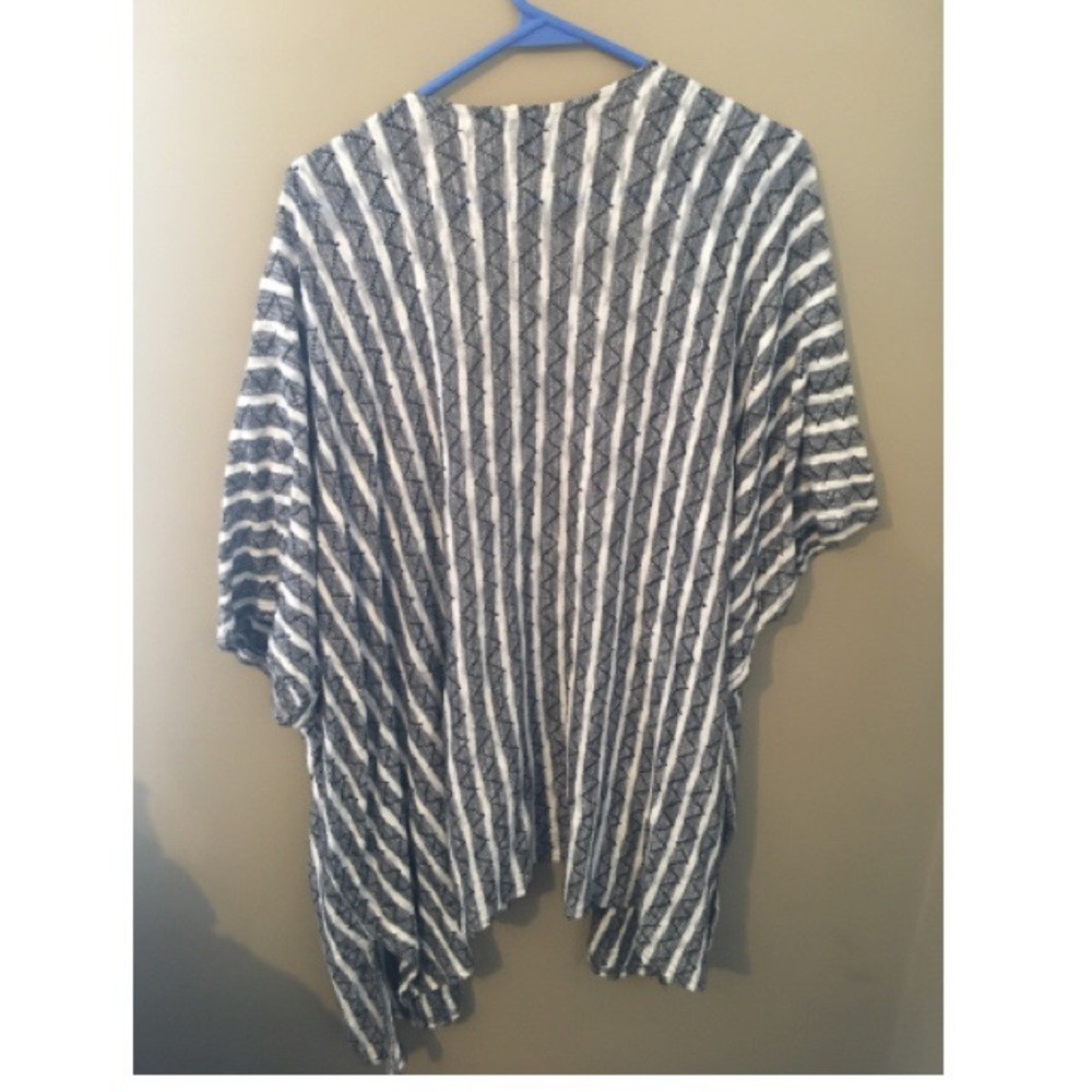 Cejon Grey and White Striped Open Sweater - Picture 3 of 3